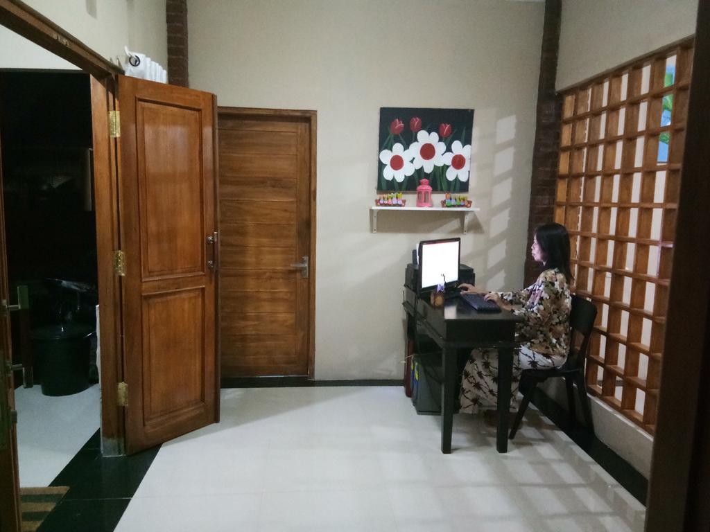 Ndalem Eyang Dwijo Hotel Yogyakarta Kültér fotó