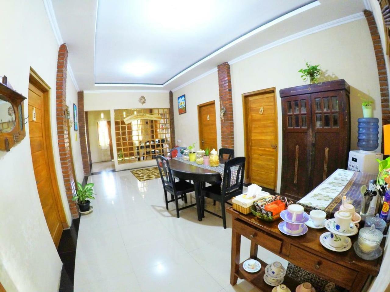 Ndalem Eyang Dwijo Hotel Yogyakarta Kültér fotó